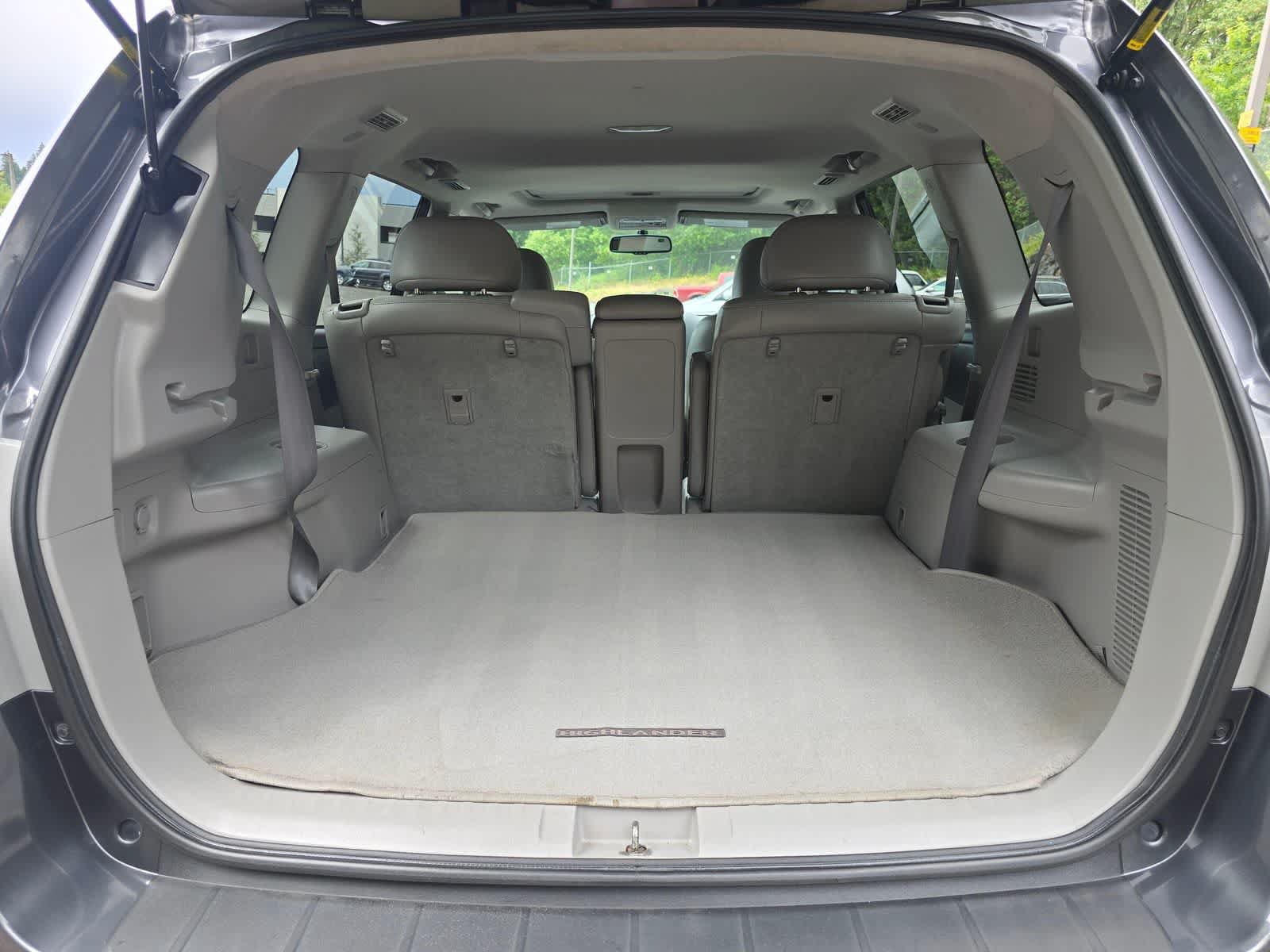 Used 2011 Toyota Highlander SE w/ Tow Pkg AWD/4WD image 32