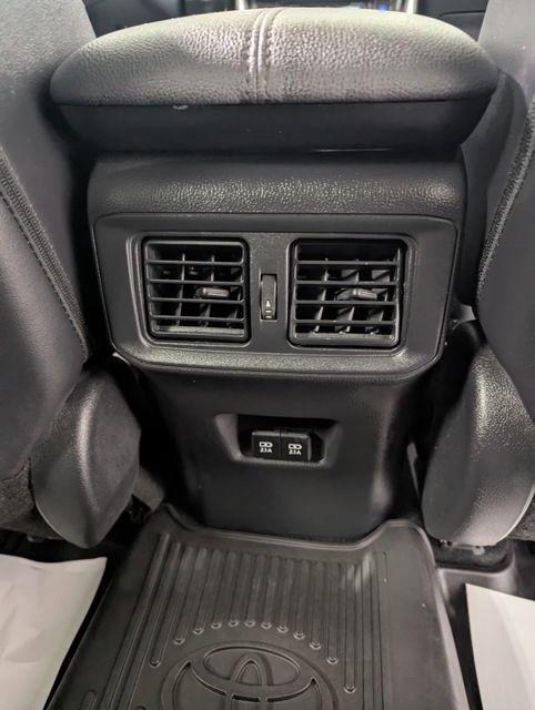 Used 2021 Toyota RAV4 XLE Premium image 14