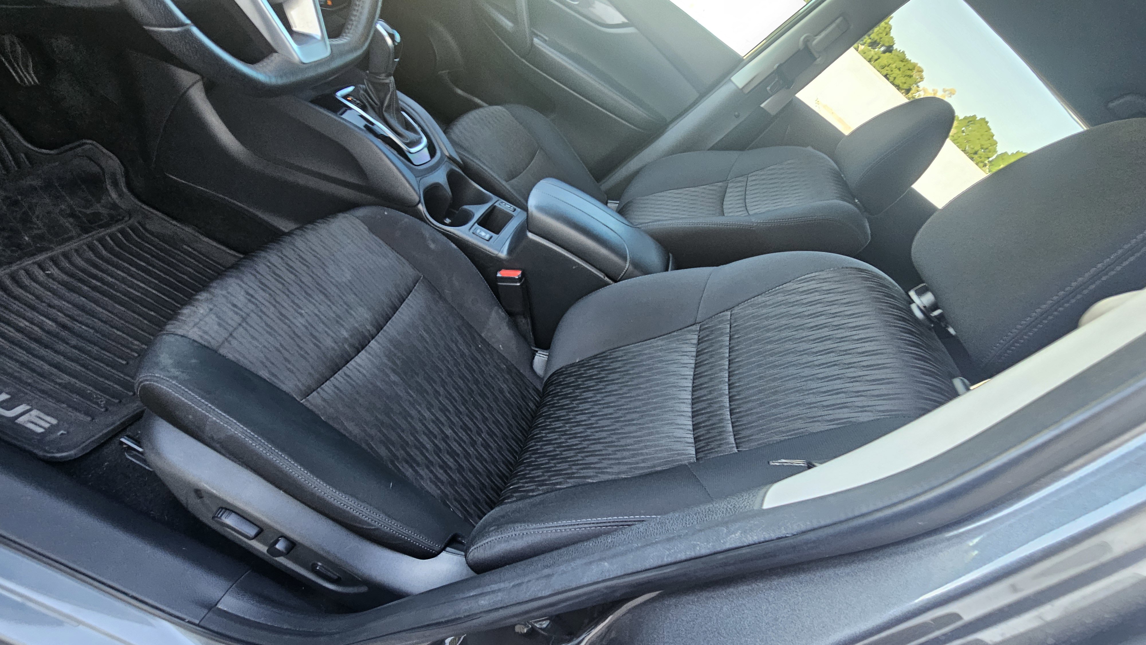 Used 2020 Nissan Rogue SV w/ Premium Package image 8