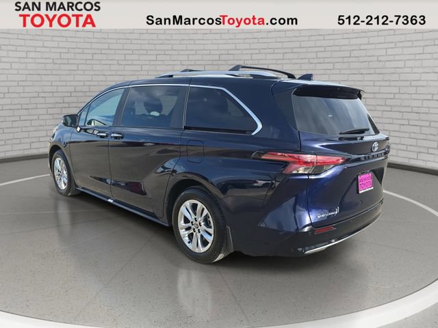 Used 2025 Toyota Sienna Limited image 7