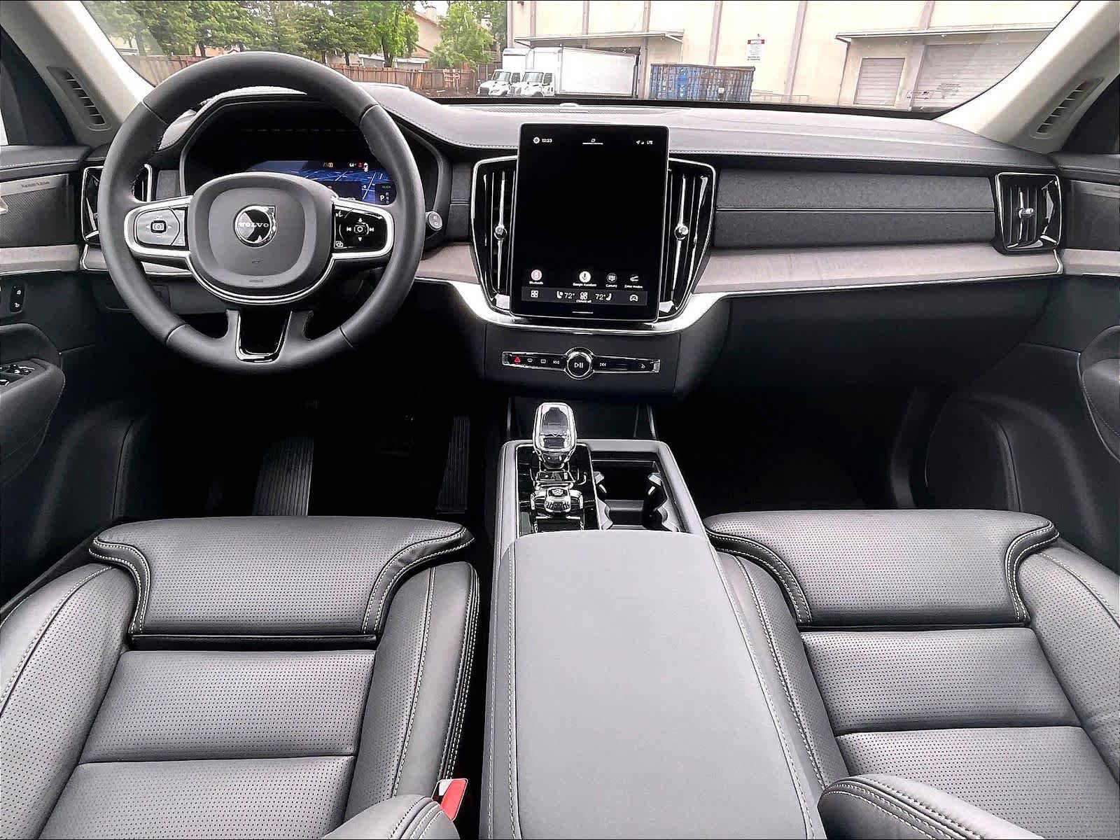 New 2026 Volvo XC90 T8 Ultra w/ Protection Package AWD/4WD image 7