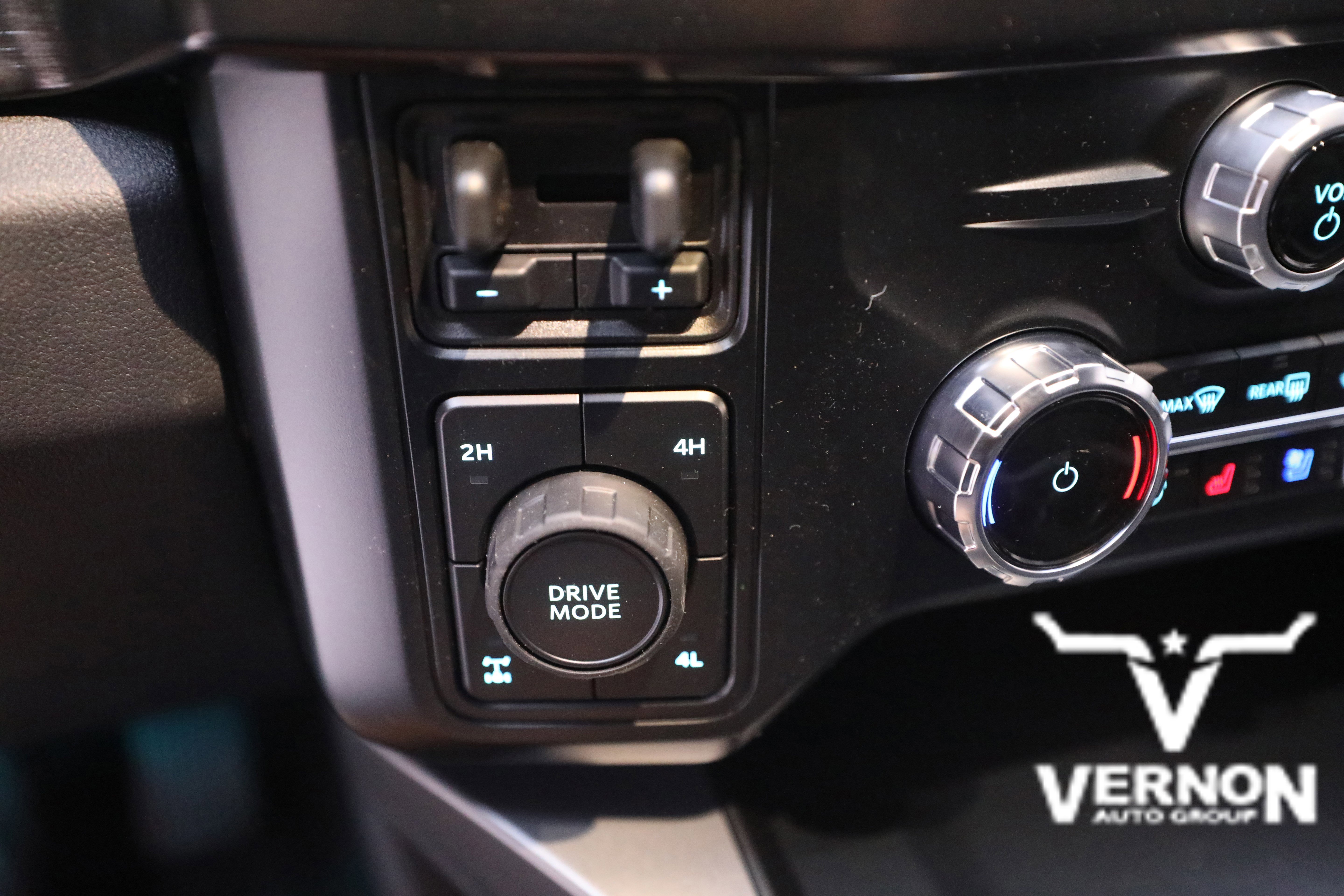 New 2026 Ford F250 Lariat w/ Chrome Package image 24