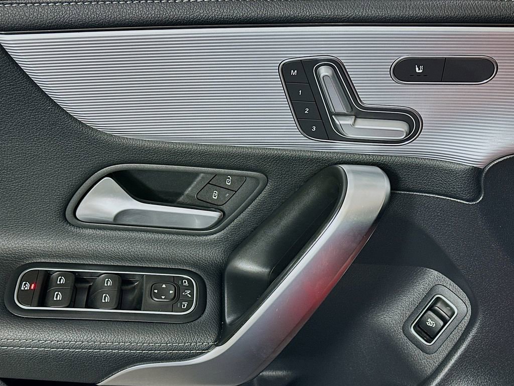 Used 2020 Mercedes-Benz CLA 250 w/ Premium Package image 21