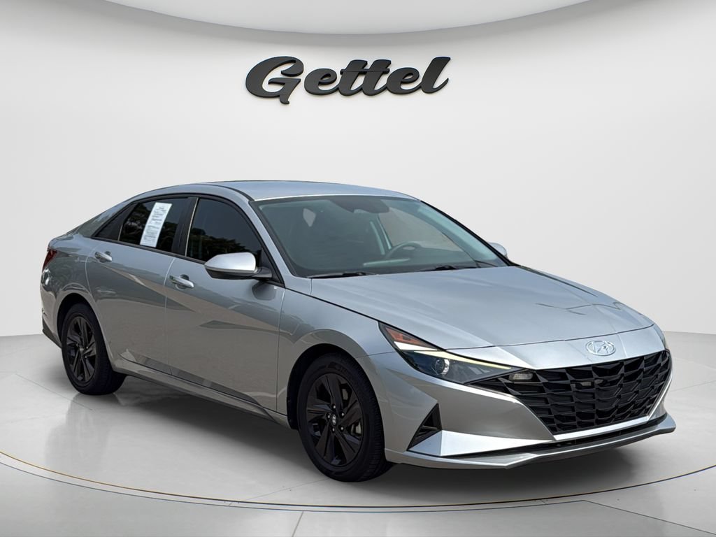 Used 2022 Hyundai Elantra SEL FWD image 3