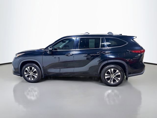 Used 2020 Toyota Highlander XLE AWD/4WD image 7