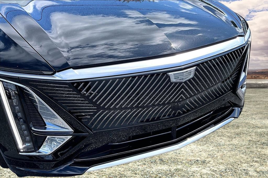 Certified 2025 Cadillac Lyriq Luxury w/ LPO, Floor Liner Package AWD/4WD image 33