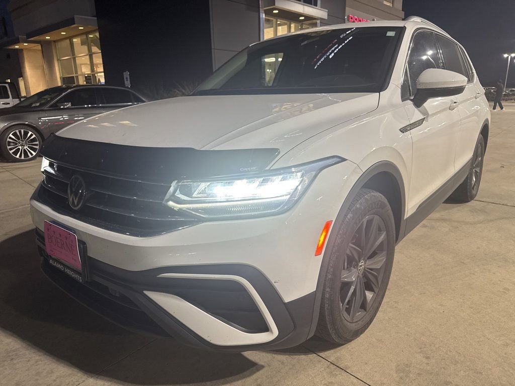 Used 2022 Volkswagen Tiguan SE image 3