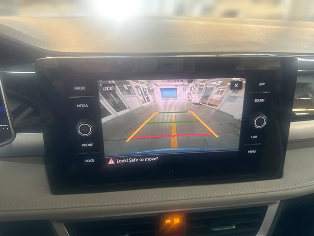 Certified 2025 Volkswagen Taos SE AWD/4WD image 23