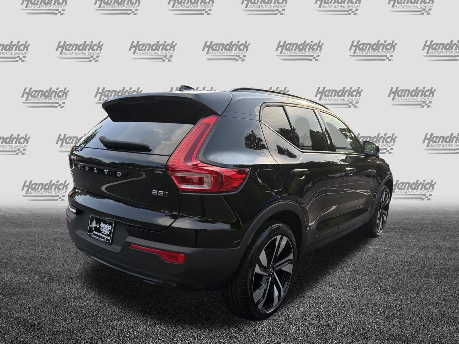Used 2025 Volvo XC40 B5 Ultra AWD/4WD image 10