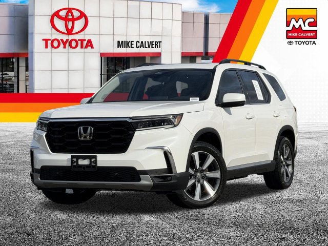 Used 2023 Honda Pilot Touring image 2