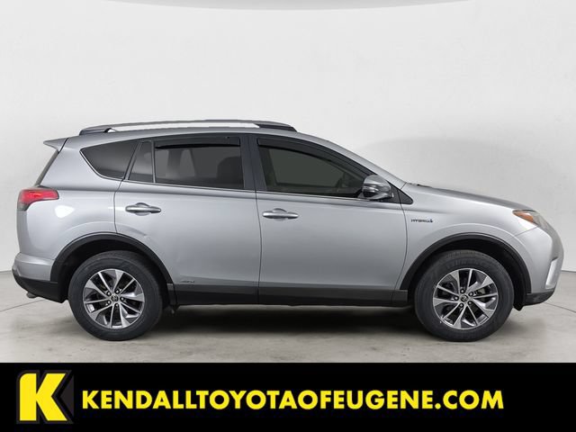 Used 2017 Toyota RAV4 XLE w/ Convenience Package AWD/4WD image 4