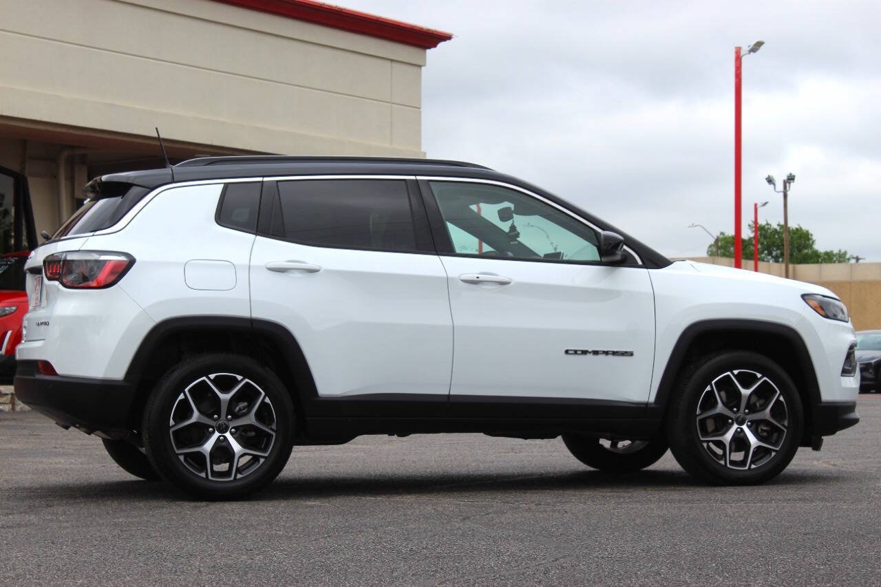 Used 2025 Jeep Compass Limited AWD/4WD image 3