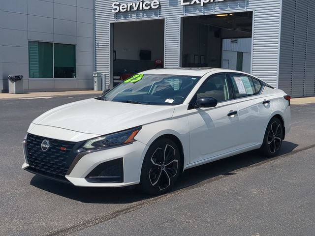 Used 2023 Nissan Altima 2.5 SR w/ SR Premium Package FWD image 7