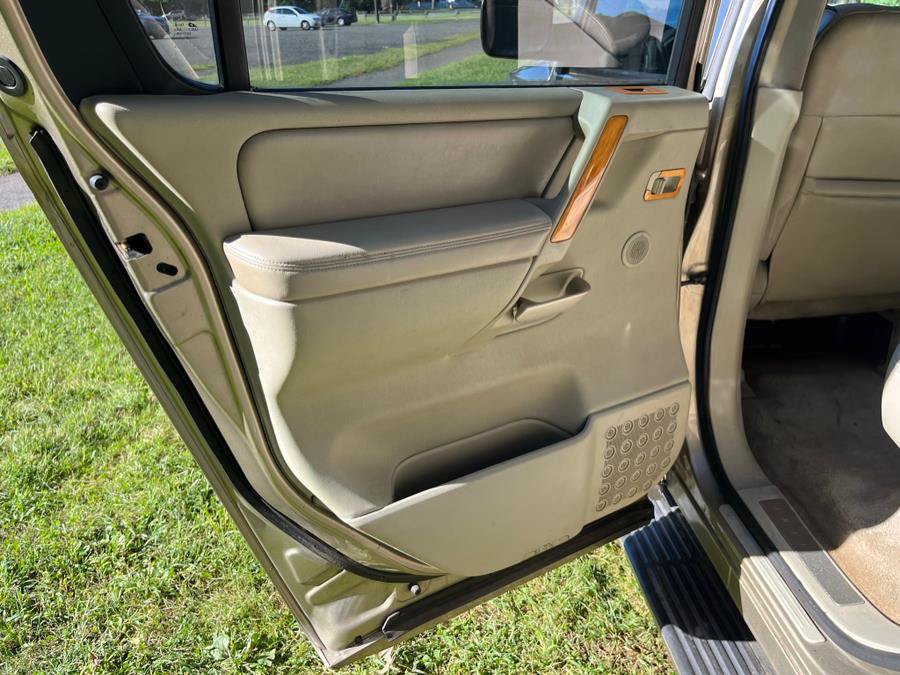 Used 2004 INFINITI QX56 4WD w/ Smart Vision Pkg image 25