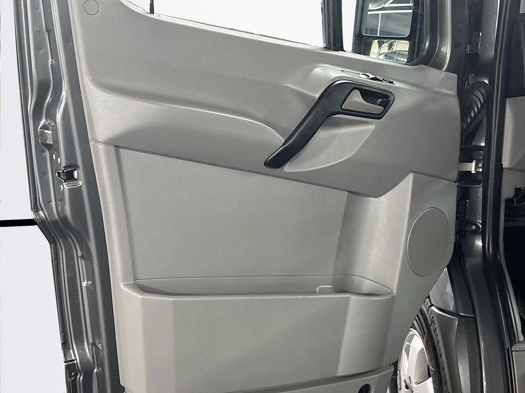 Used 2015 Mercedes-Benz Sprinter 2500 image 10