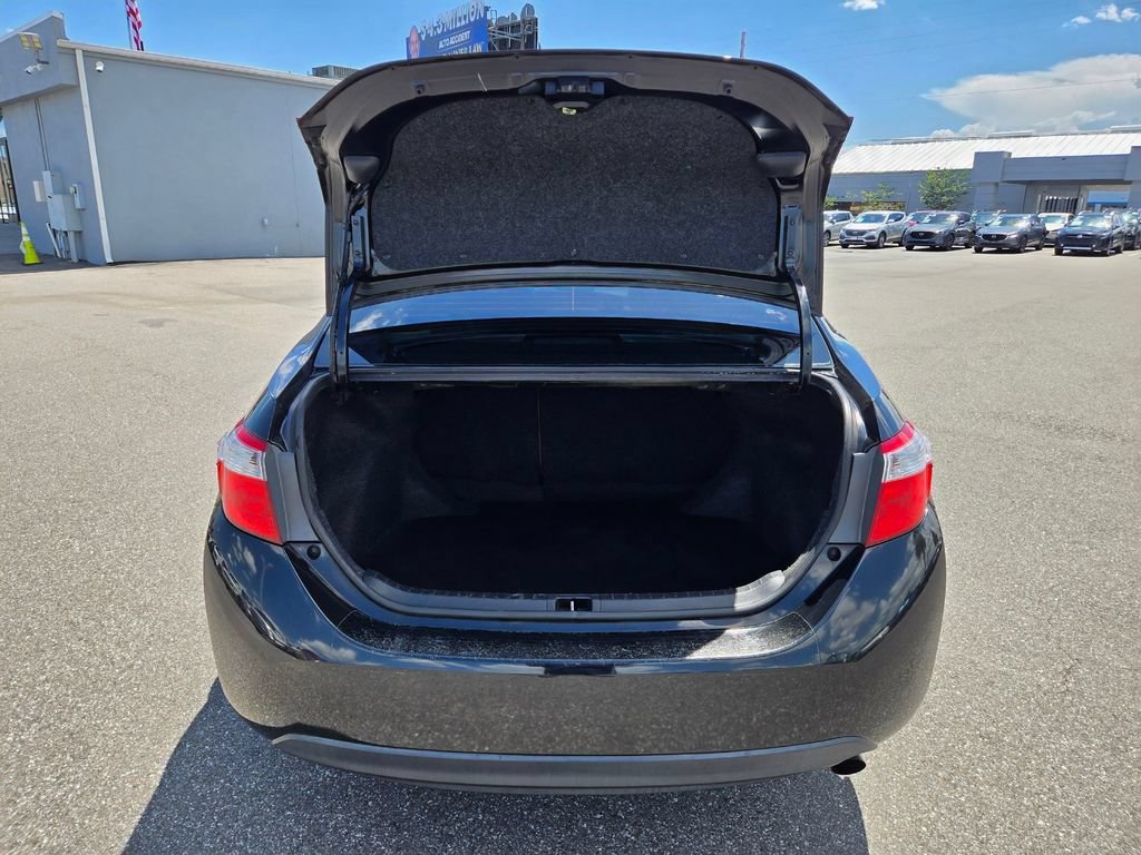 Used 2016 Toyota Corolla LE FWD image 18