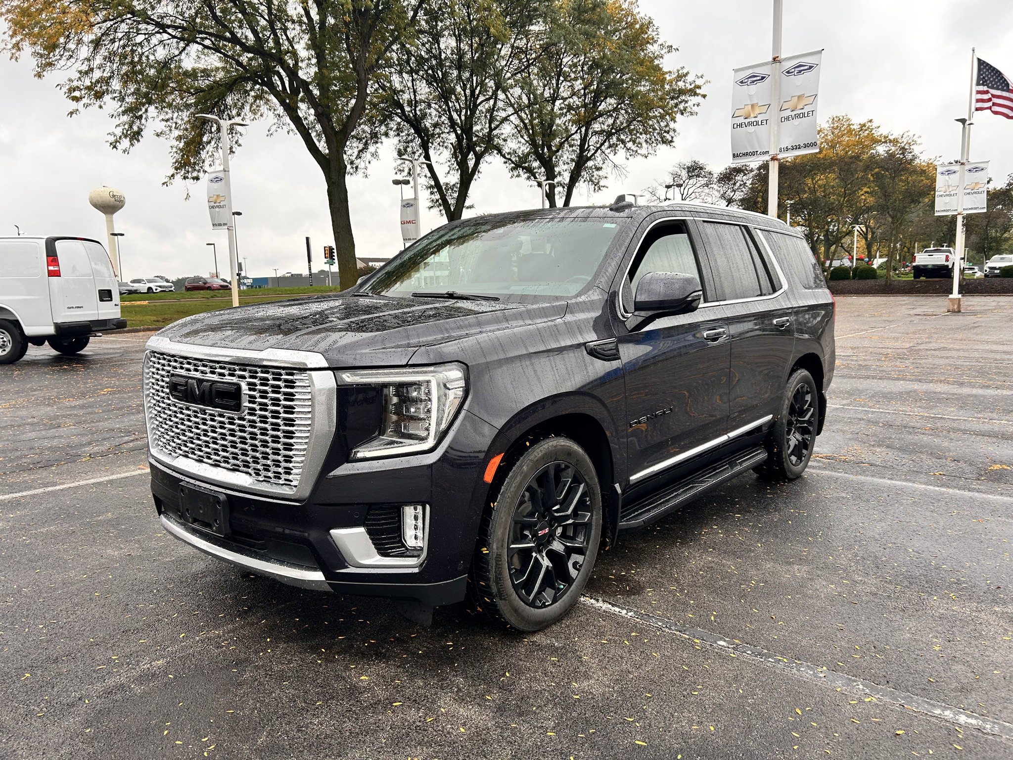 Used 2023 GMC Yukon Denali w/ Advanced Technology Package AWD/4WD image 3