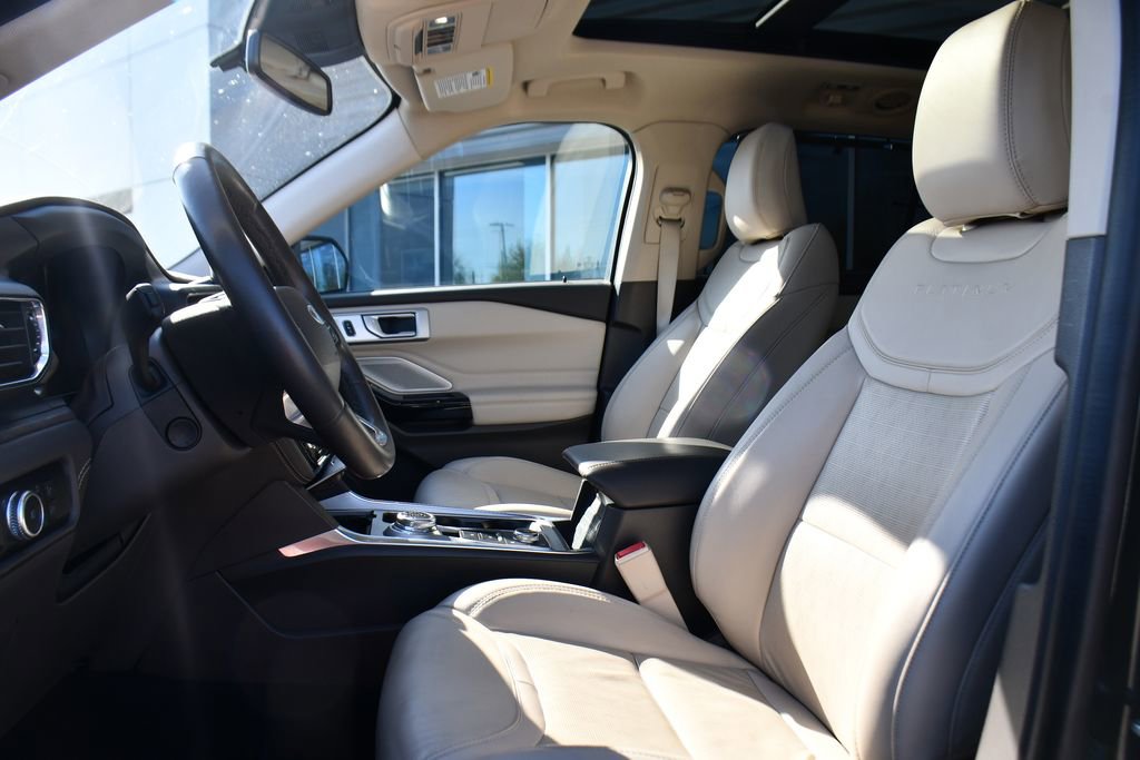 Used 2023 Ford Explorer Platinum w/ Technology Package AWD/4WD image 13
