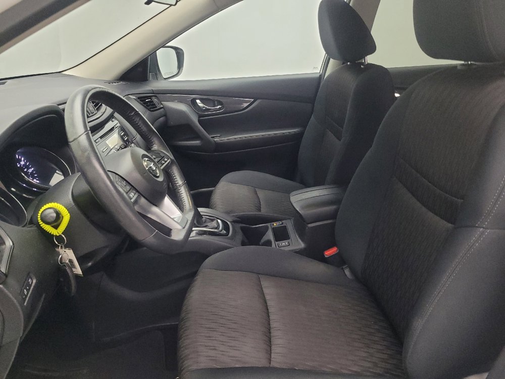 Used 2017 Nissan Rogue SV w/ Midnight Edition image 17