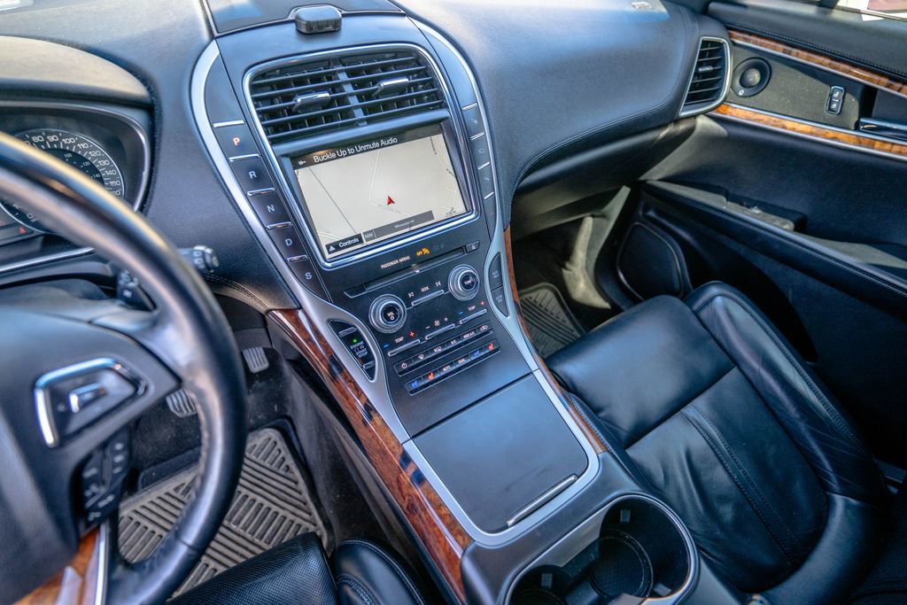 Used 2018 Lincoln MKX Reserve w/ Driver Assistance Package image 22