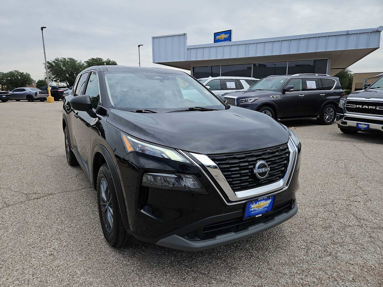 Used 2023 Nissan Rogue S FWD image 2