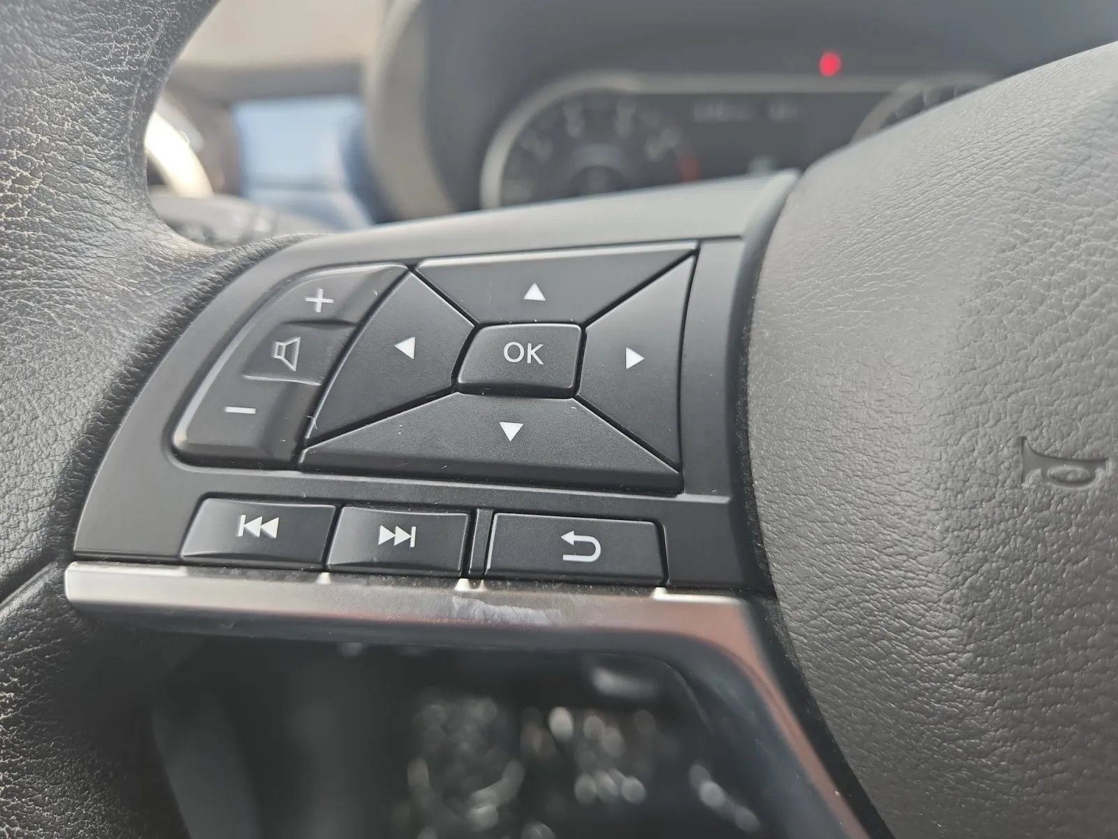 Used 2025 Nissan Versa SV FWD image 21