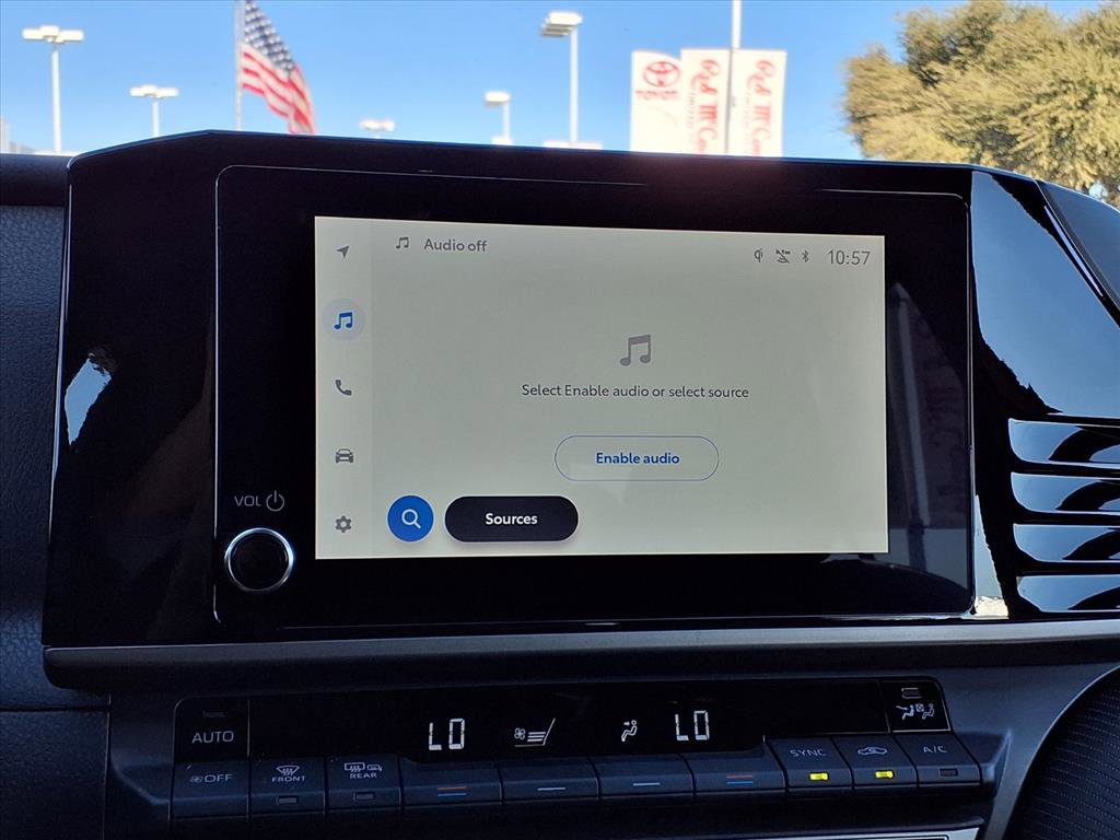 Used 2025 Toyota Camry SE image 17