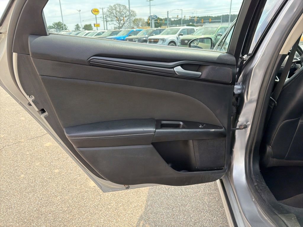 Used 2020 Ford Fusion Titanium image 15