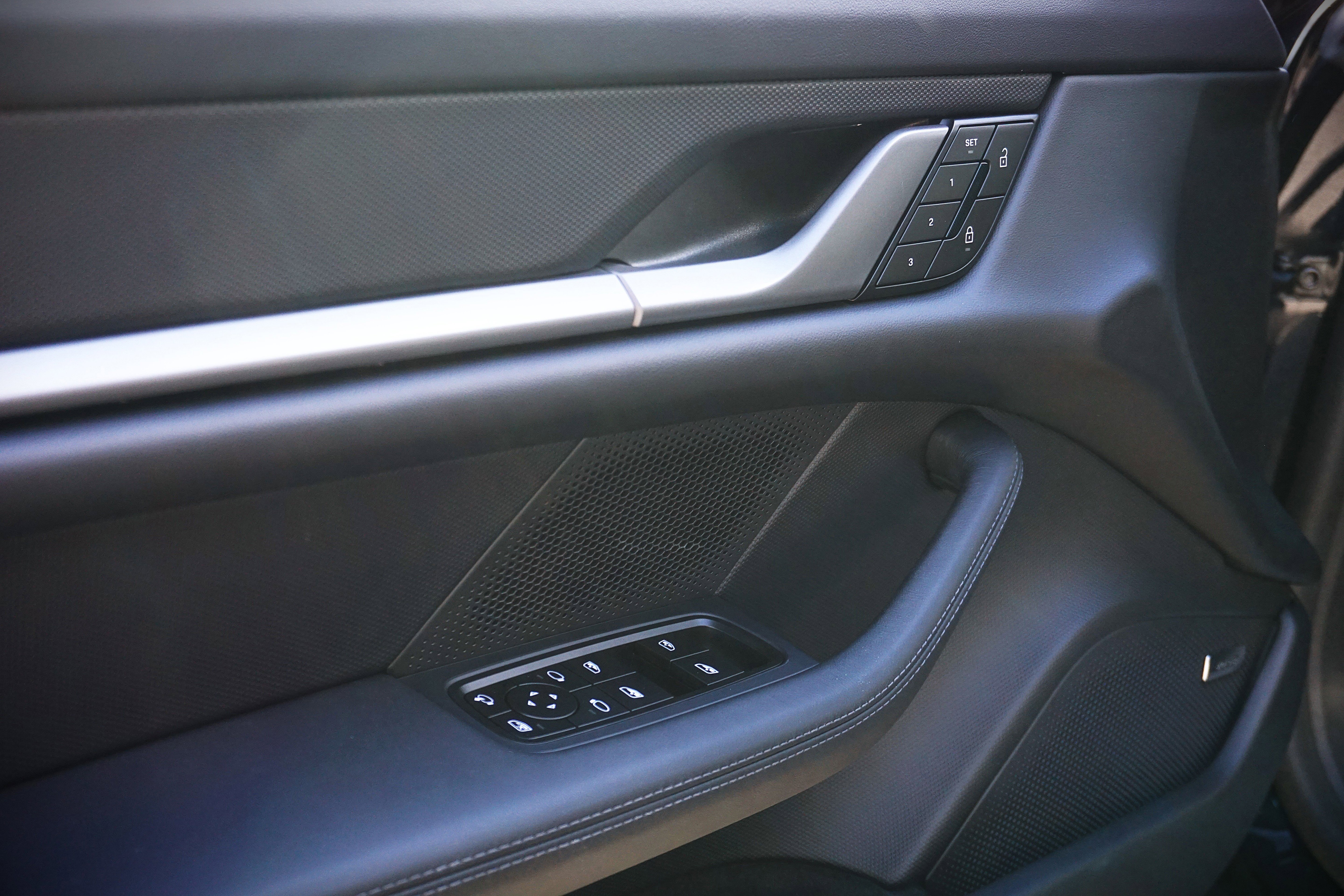 New 2026 Porsche Taycan 4S AWD/4WD image 25