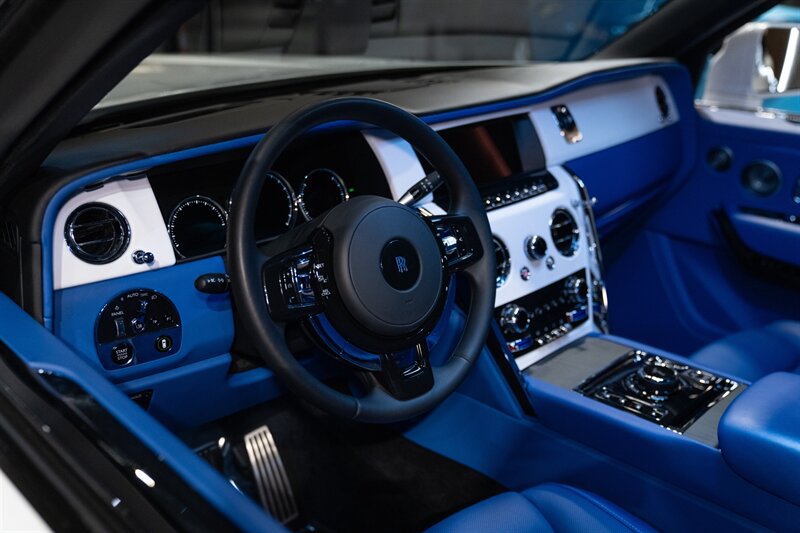 Used 2023 Rolls-Royce Cullinan AWD/4WD image 31