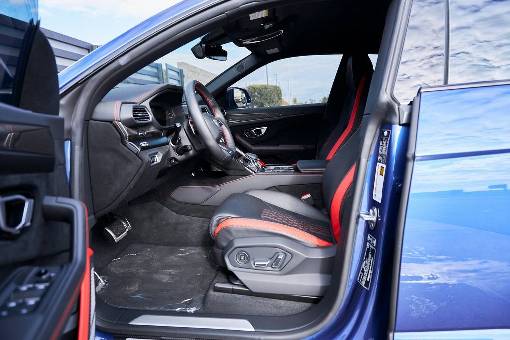 Used 2024 Lamborghini Urus Performante AWD/4WD image 38