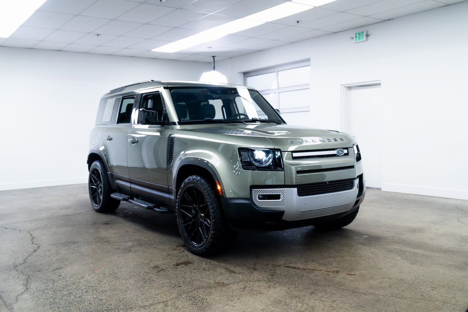 Used 2021 Land Rover Defender 110 SE image 26