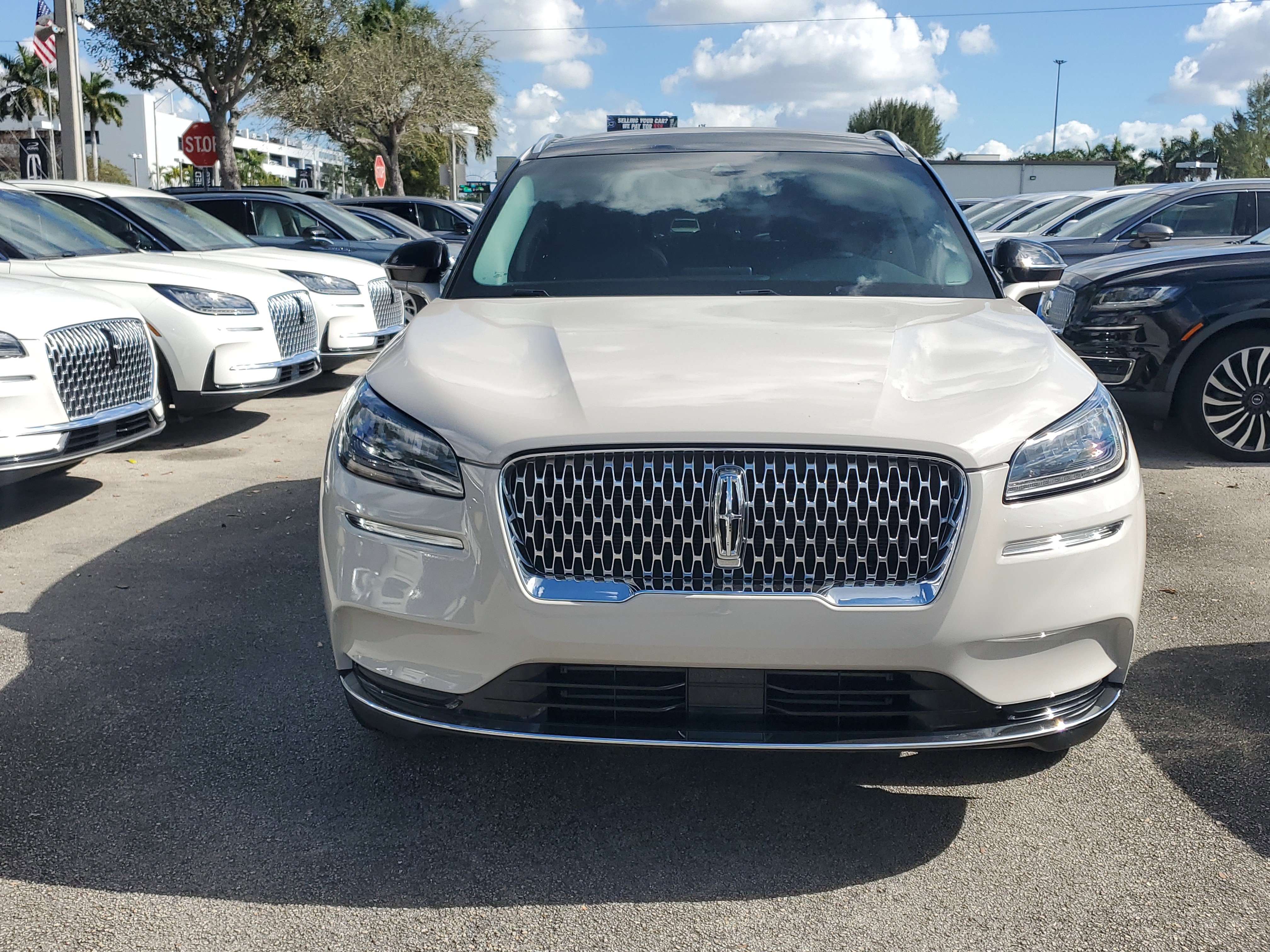 Certified 2022 Lincoln Corsair Reserve image 2