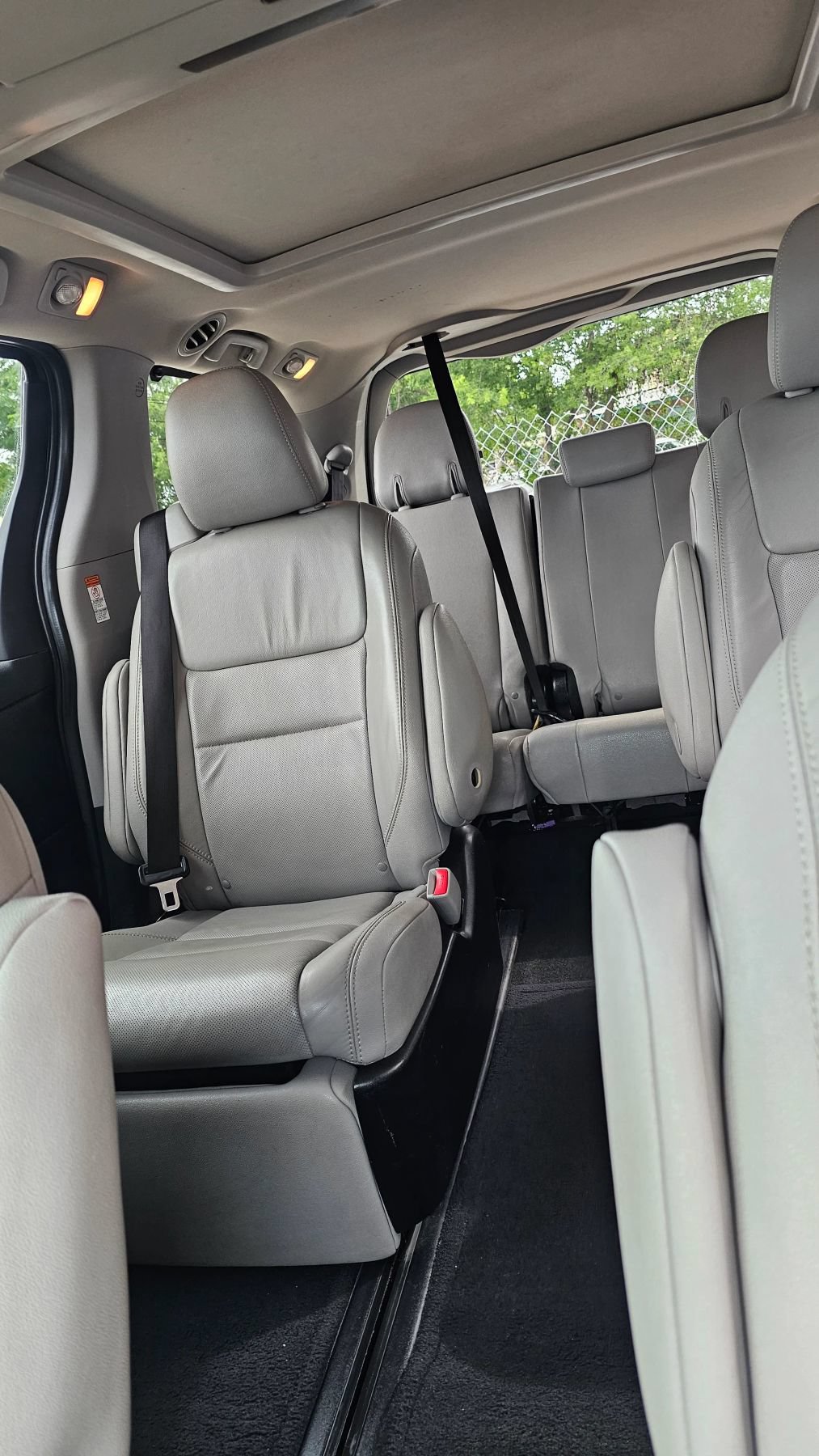 Used 2015 Toyota Sienna Limited Premium FWD image 15