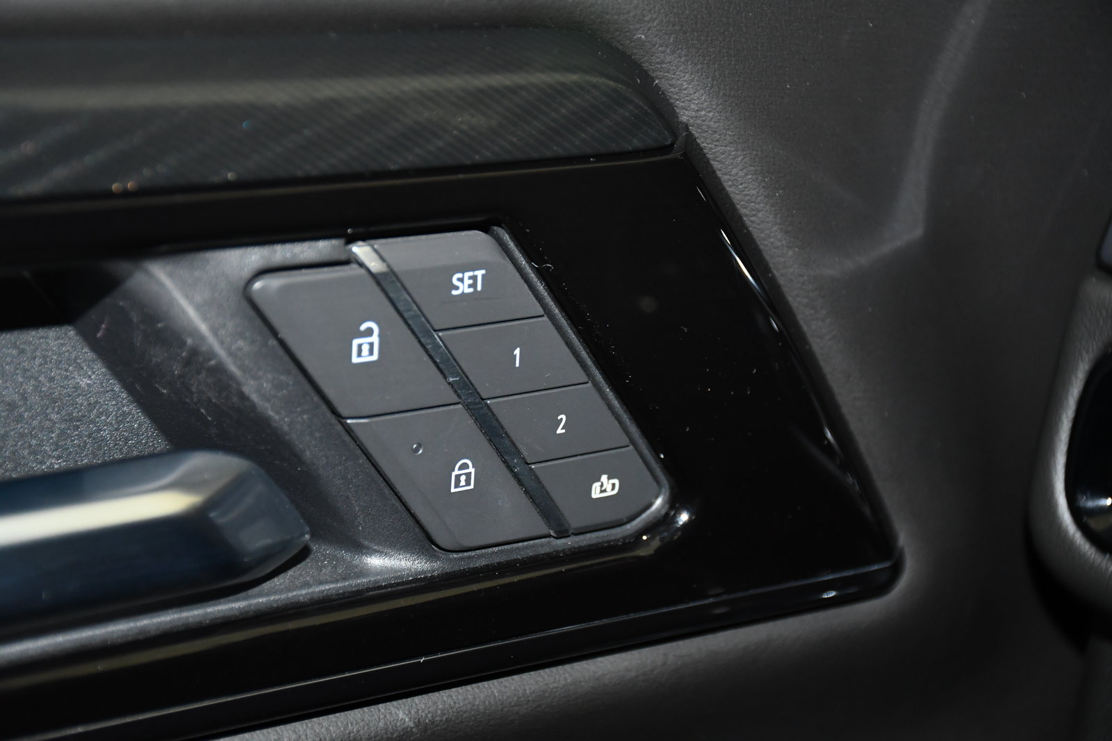 Used 2025 GMC Yukon AT4 AWD/4WD image 36