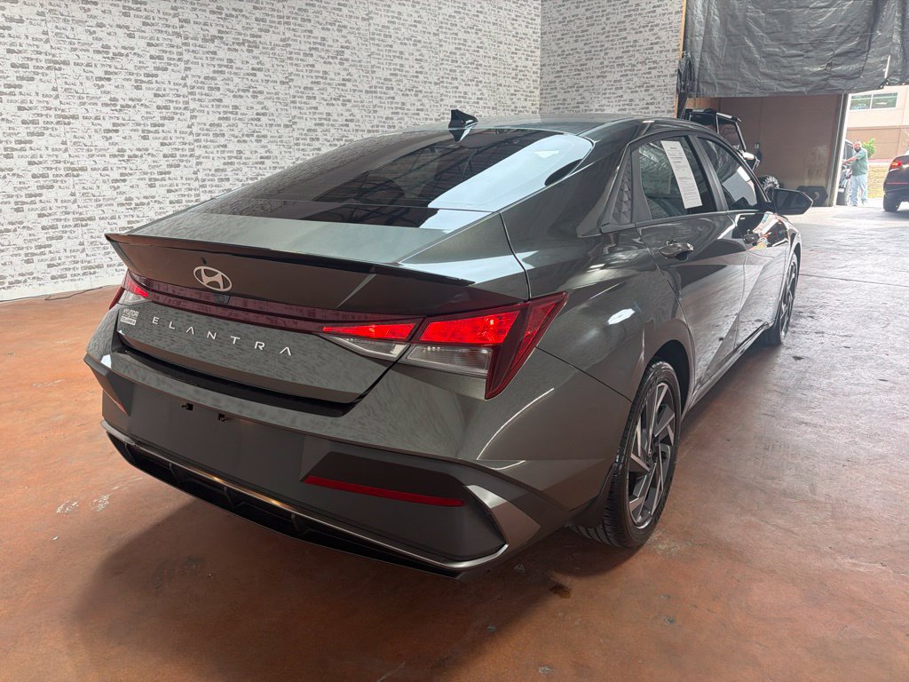 Certified 2025 Hyundai Elantra Sport FWD image 7
