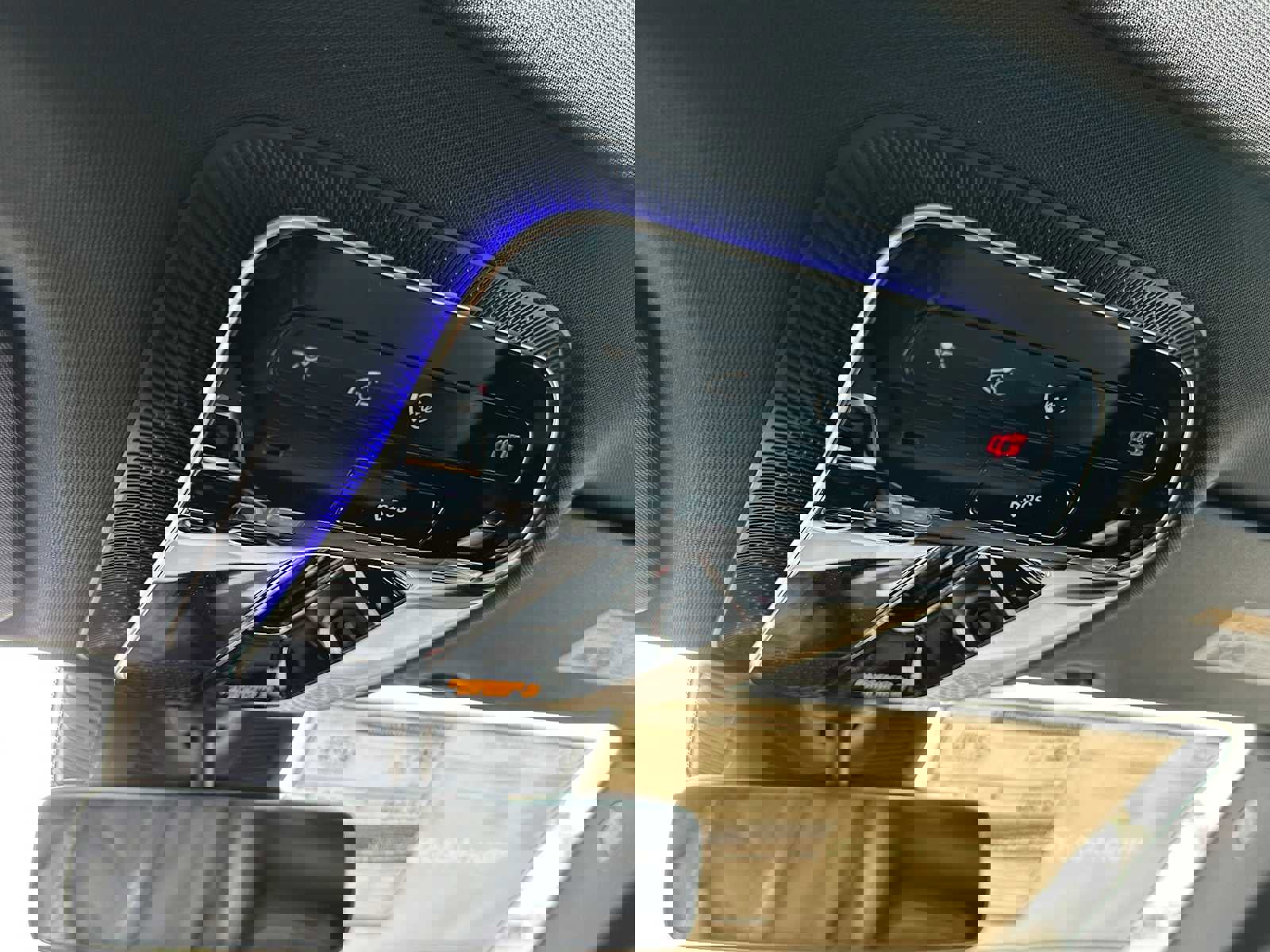 Used 2025 Mercedes-Benz GLC 300 4MATIC image 33