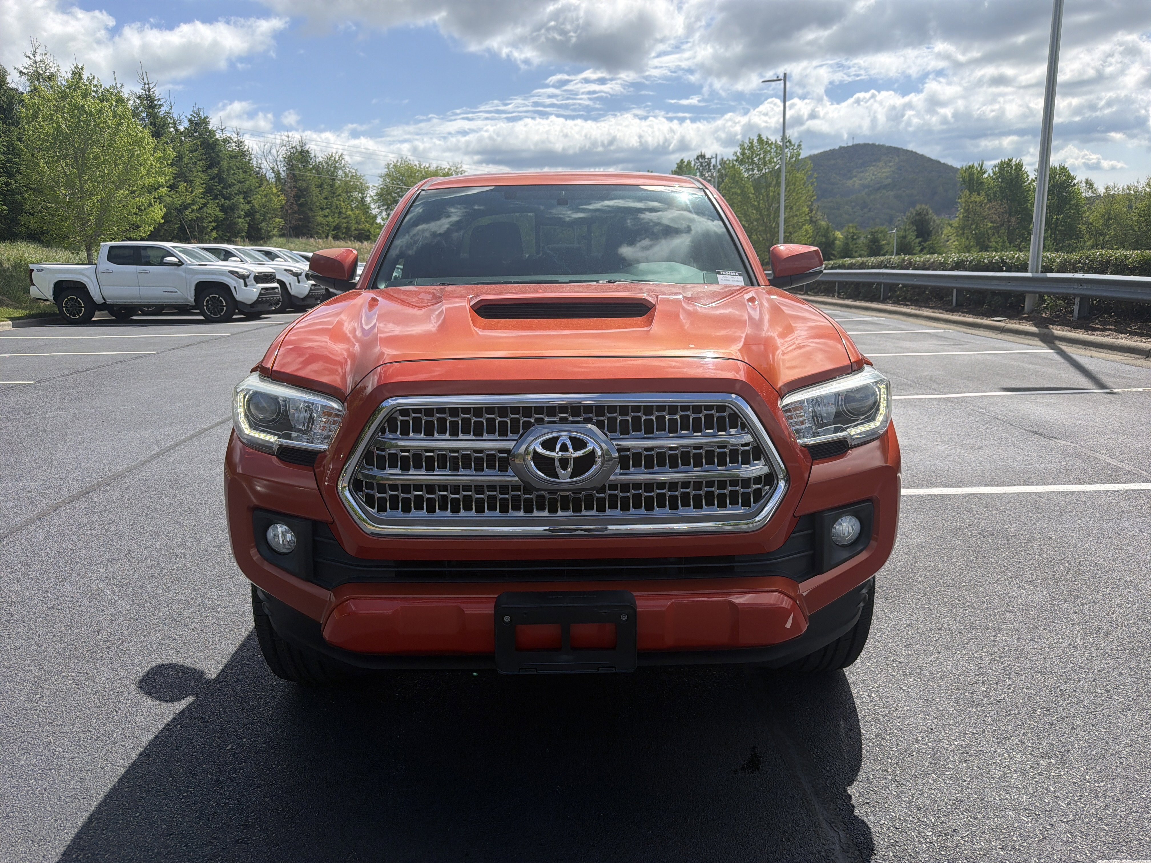 Used 2016 Toyota Tacoma TRD Sport w/ Towing Package AWD/4WD image 2