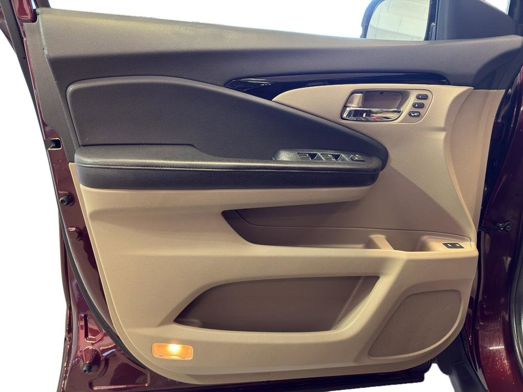 Used 2016 Honda Pilot Touring image 13