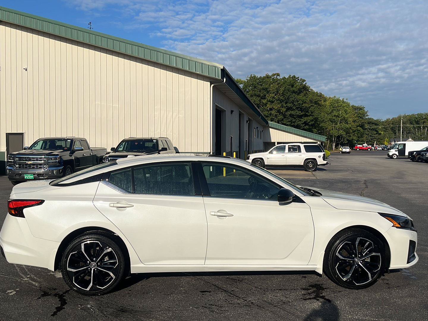 Used 2024 Nissan Altima 2.5 SR w/ SR Premium Package AWD/4WD image 6
