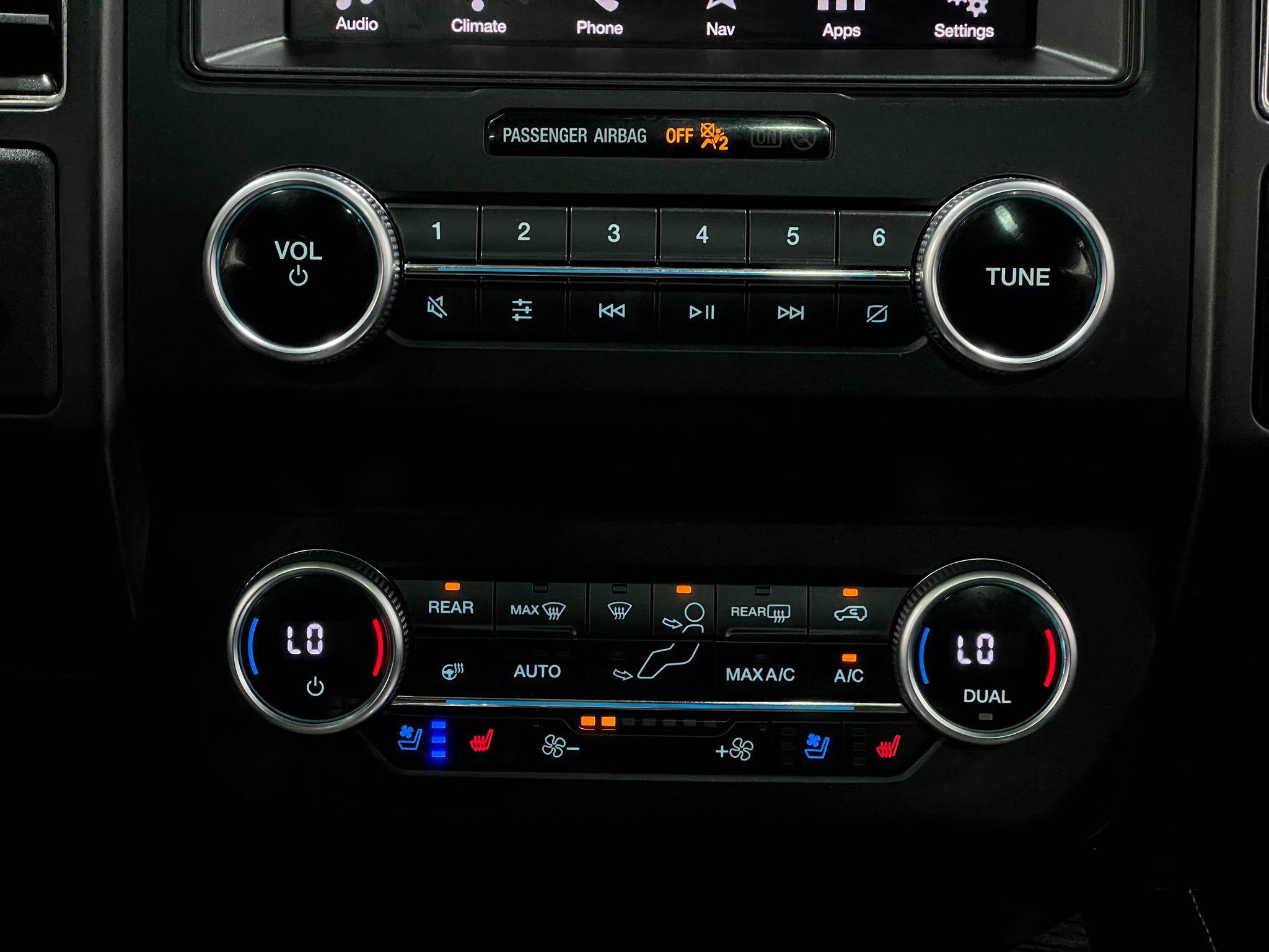 Used 2019 Ford Expedition Limited w/ Equipment Group 302A AWD/4WD image 24