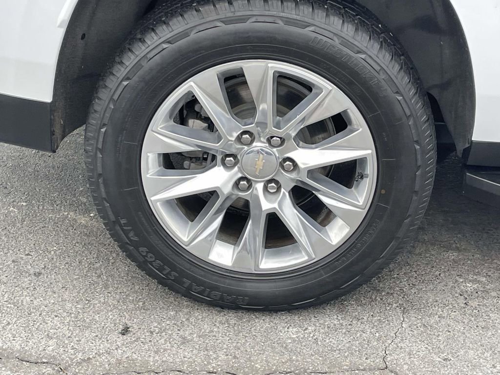 Used 2023 Chevrolet Suburban Premier image 11