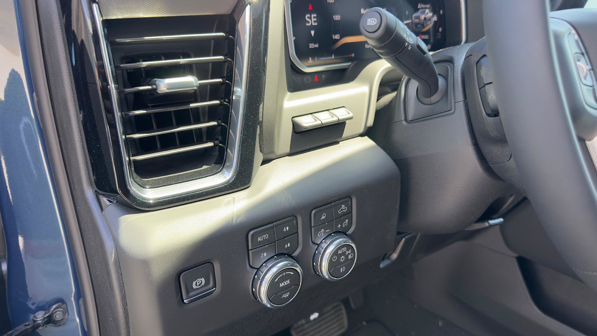 New 2026 GMC Sierra 3500 Denali w/ Denali Reserve Package AWD/4WD image 15