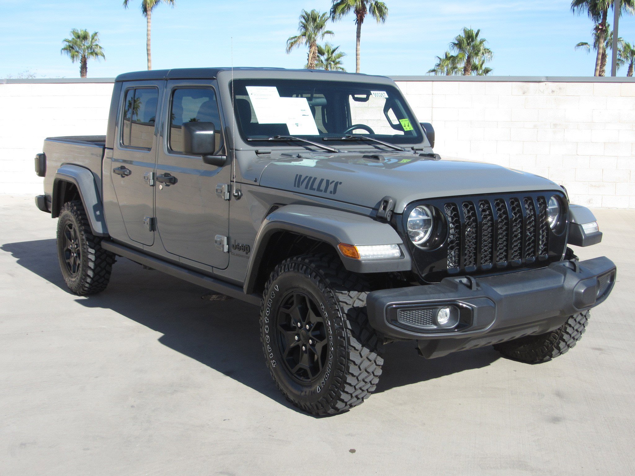 Used 2021 Jeep Gladiator Willys image 2