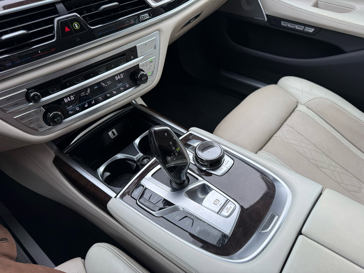 Used 2016 BMW 750i xDrive image 14