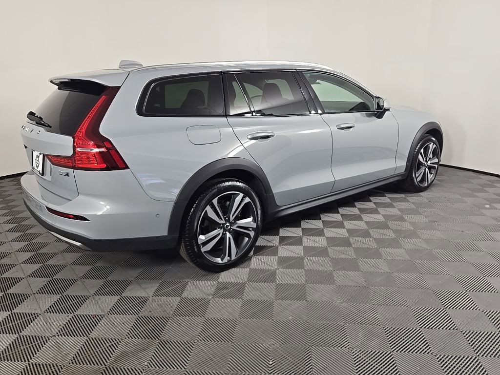 Certified 2025 Volvo V60 B5 Cross Country Plus image 6
