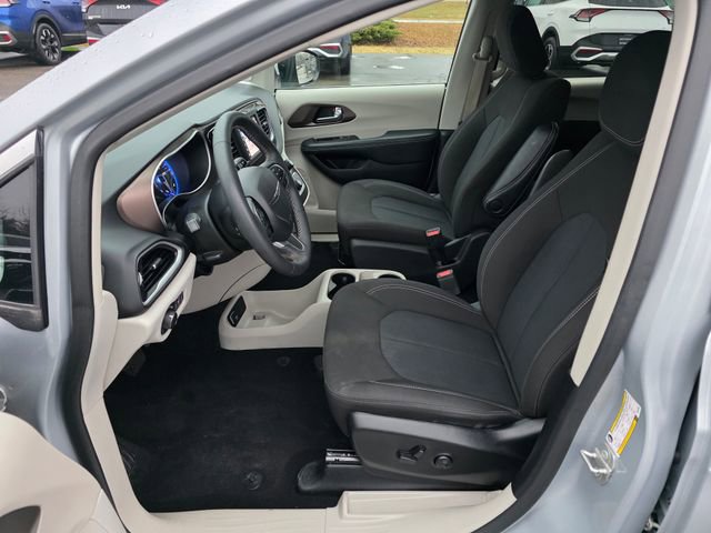 Used 2023 Chrysler Voyager LX FWD image 16