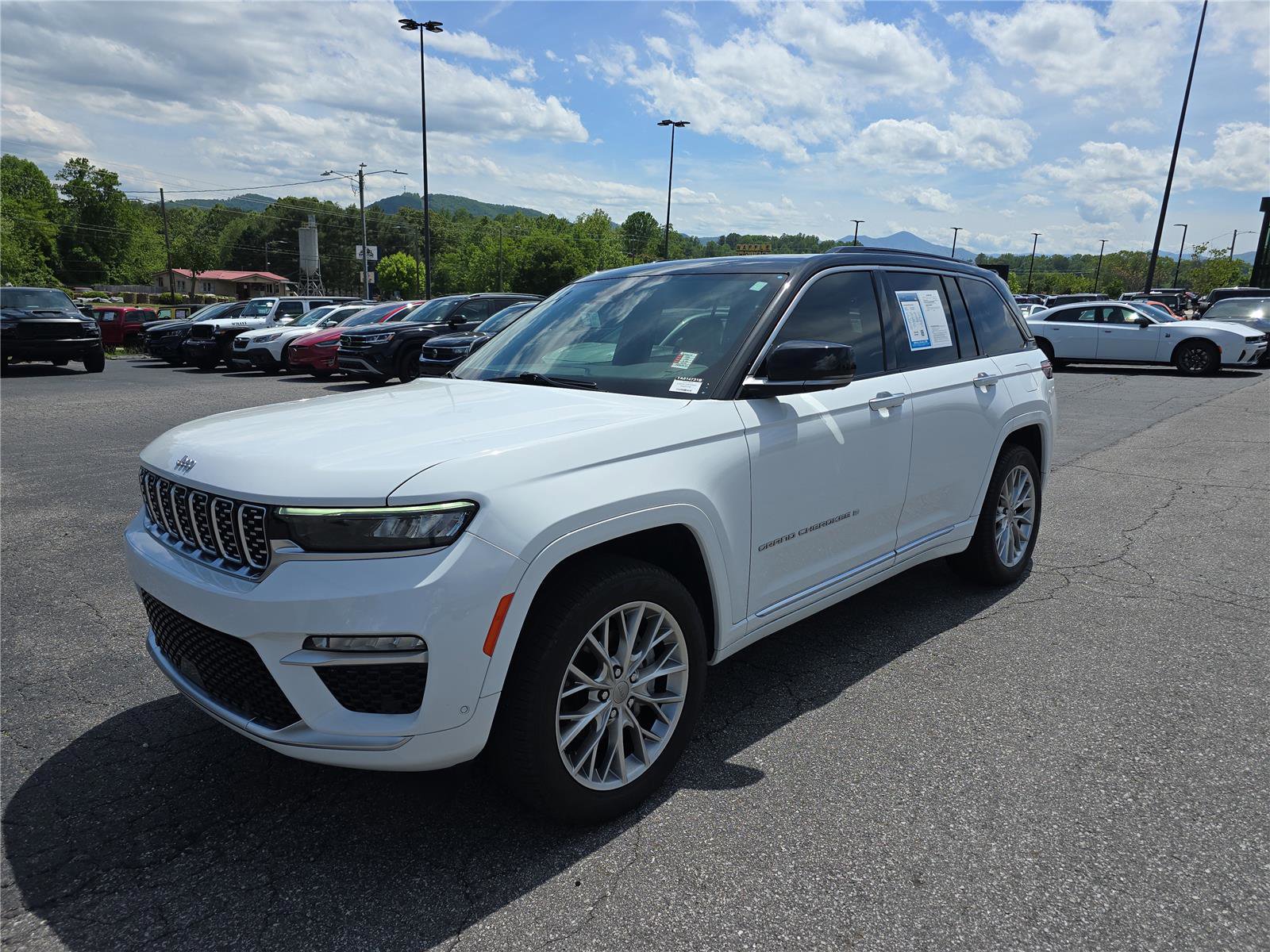 Used 2024 Jeep Grand Cherokee Summit AWD/4WD image 7