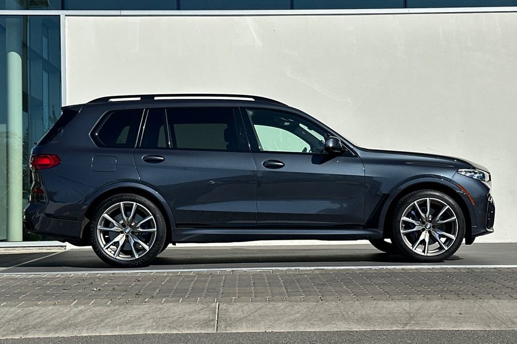 Used 2022 BMW X7 M50i image 2