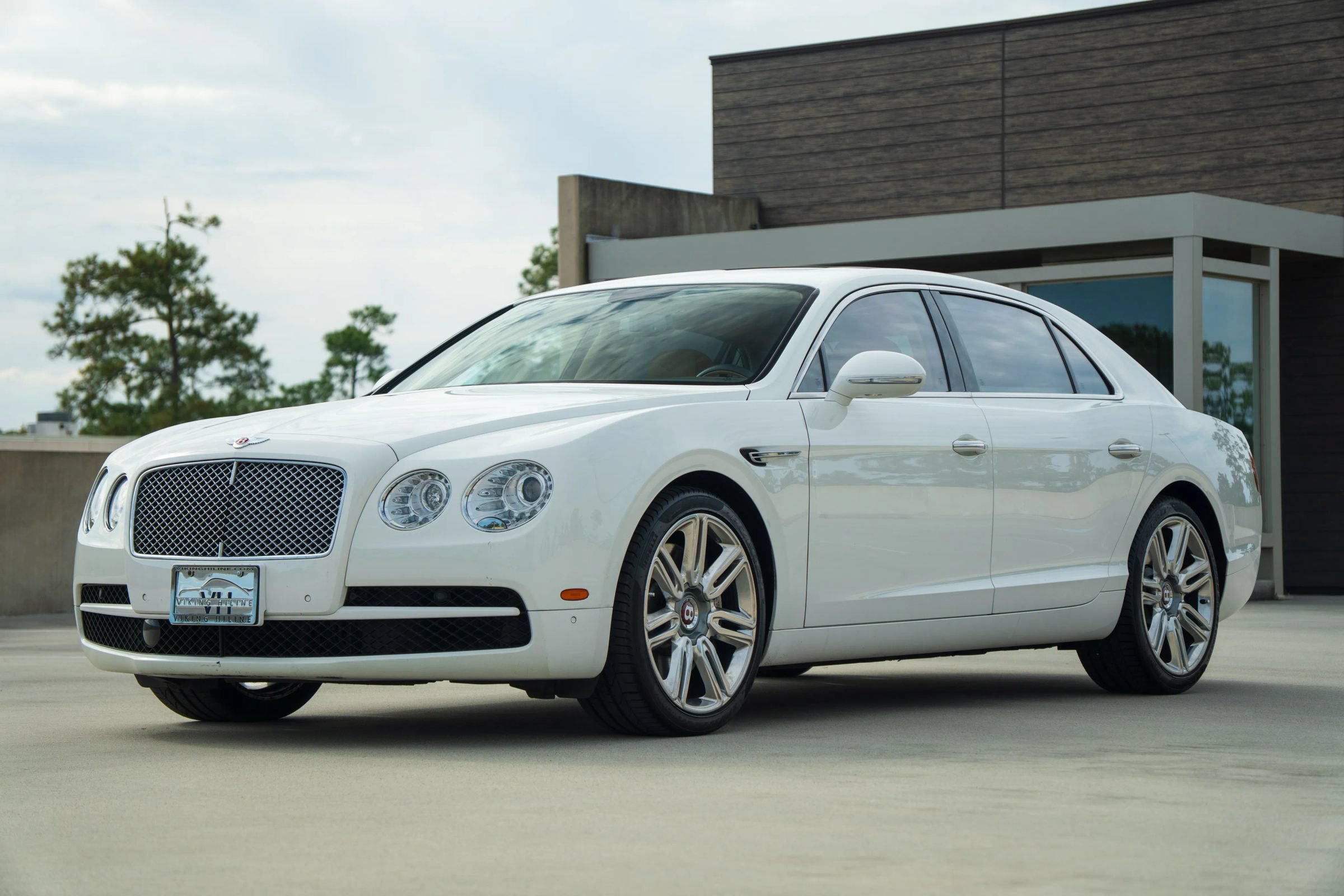Used 2018 Bentley Flying Spur V8 AWD/4WD image 1